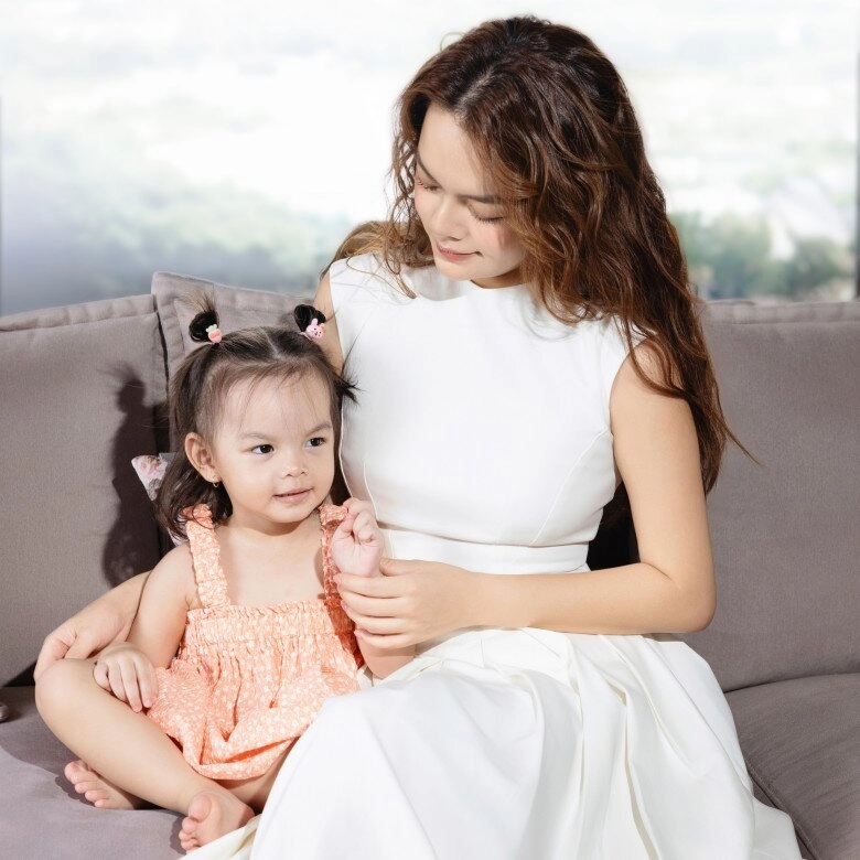 Thời trang đưa con đi học của sao việt người đơn giản năng động người điệu đà vẫn không ngầu bằng phú bà này - 7