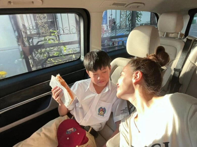 Thời trang đưa con đi học của sao việt người đơn giản năng động người điệu đà vẫn không ngầu bằng phú bà này - 12