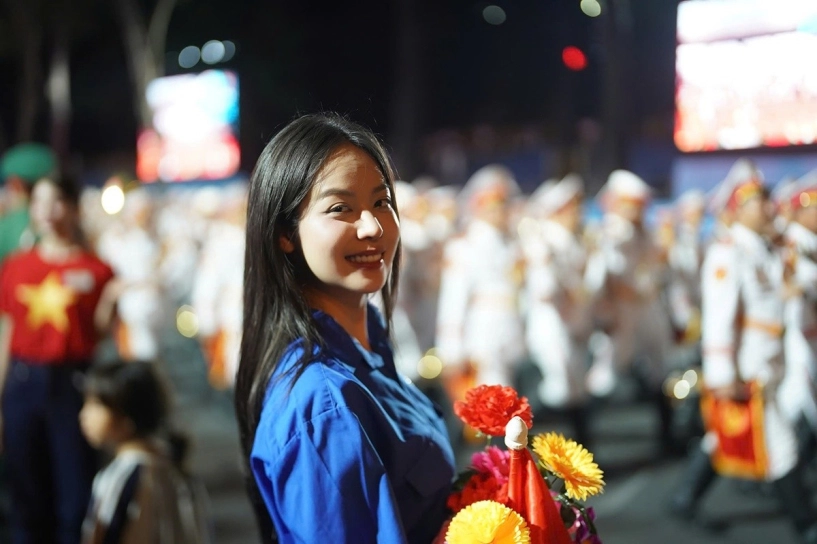Tiểu vy thanh thủy hhen niê rạng rỡ trong buổi sơ duyệt diễu binh mừng đại lễ 304 - 7