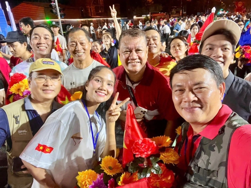 Tiểu vy thanh thủy hhen niê rạng rỡ trong buổi sơ duyệt diễu binh mừng đại lễ 304 - 12