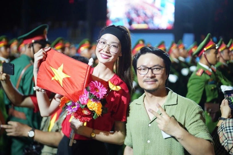 Tiểu vy thanh thủy hhen niê rạng rỡ trong buổi sơ duyệt diễu binh mừng đại lễ 304 - 15