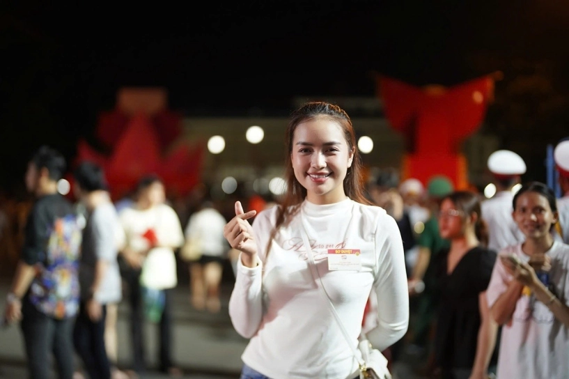 Tiểu vy thanh thủy hhen niê rạng rỡ trong buổi sơ duyệt diễu binh mừng đại lễ 304 - 16