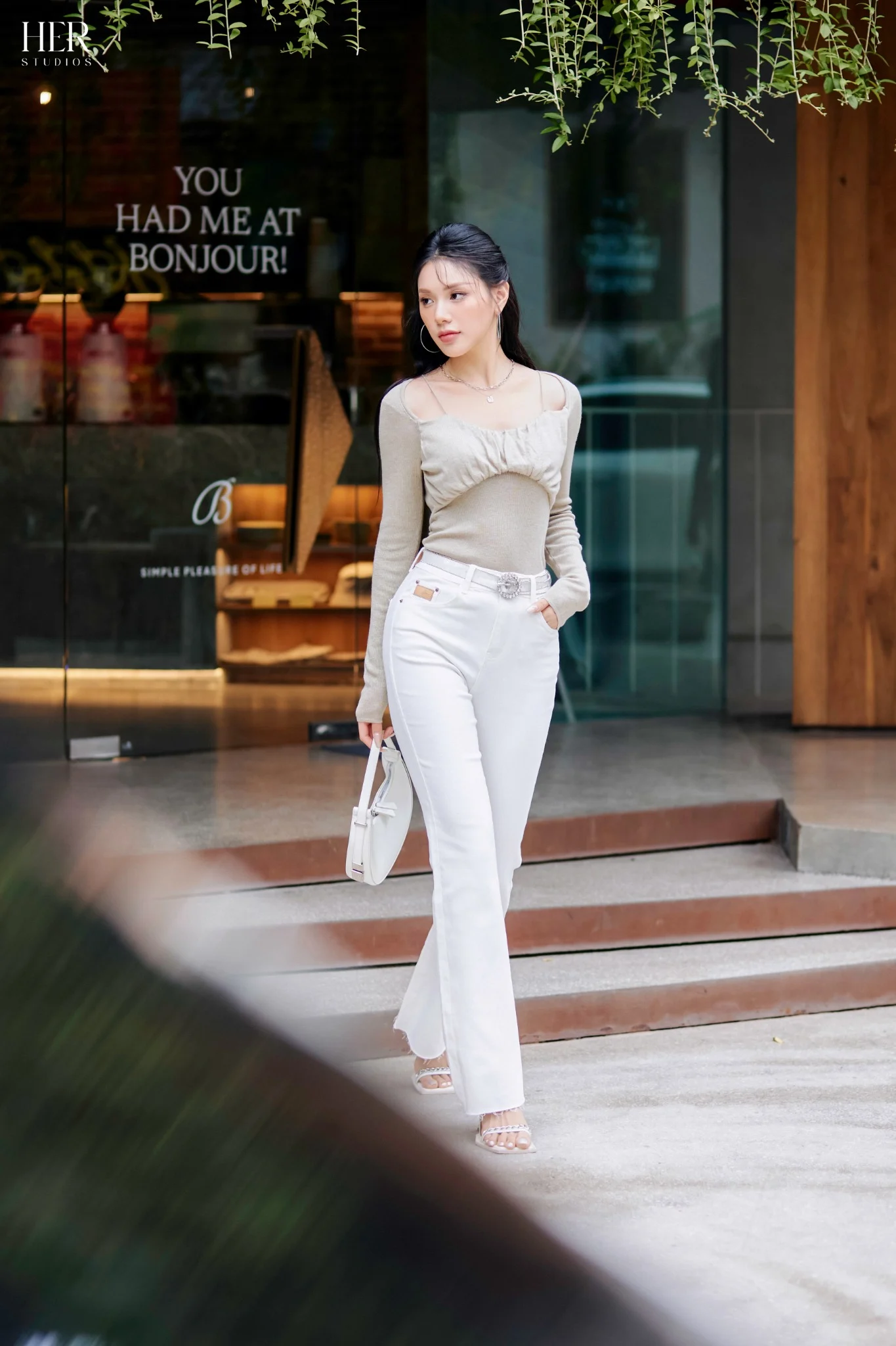 Tôi nên chọn màu quần jeans nào để trông sang và tôn dáng nhất các tín đồ thời trang đều ưa màu kinh điển này - 4