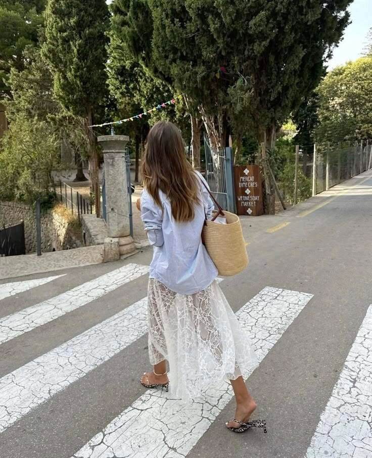 Top 3 kiểu chân váy mặc đi chơi thì đẹp nhưng mặc đi làm dễ phản cảm chị em công sở né vội - 6