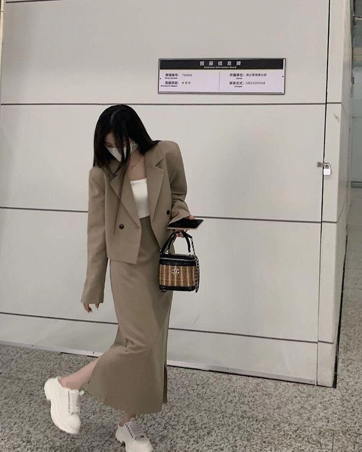 Top 3 kiểu chân váy mặc đi chơi thì đẹp nhưng mặc đi làm dễ phản cảm chị em công sở né vội - 14