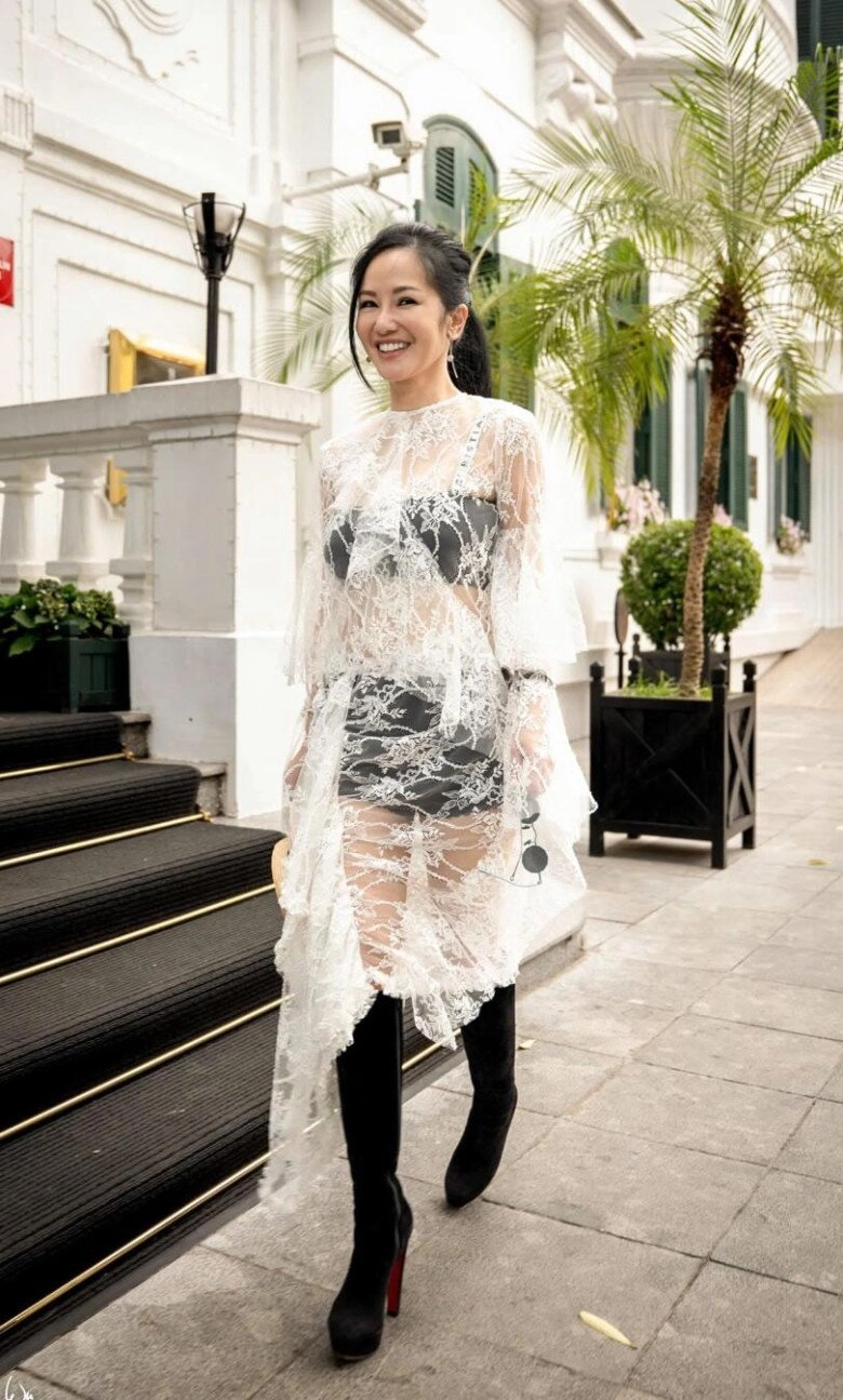 Vbiz có hai mỹ nữ u60 mặc đẹp nức tiếng người là nsưt dạy học người là diva nổi danh - 8
