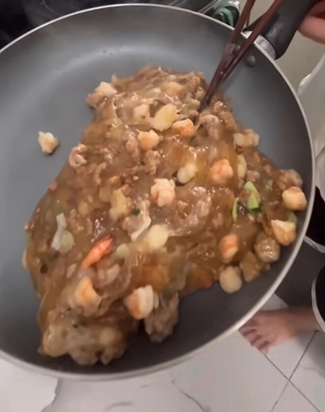 Vợ huỳnh đông làm món bánh bột lọc lười đang hot nó lạ lắm mấy bạn ơi - 6