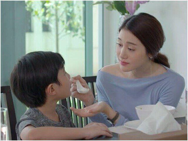 1 giờ đêm con trai bỗng gọi mẹ dậy rồi chỉ ra cửa nói bố về tôi sợ run người vì chồng đã mất 6 năm - 2