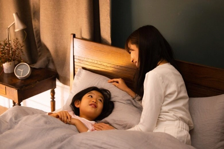 12 giờ khuya đang ngủ bỗng nghe con gái cười nói người yêu bố đẹp quá tôi điếng người gọi con dậy hỏi rõ sự tình - 1