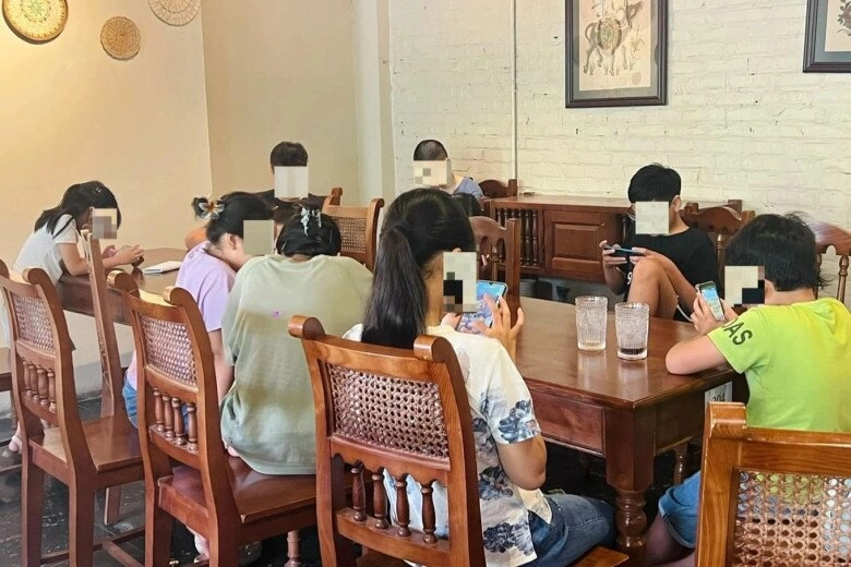 13 đứa cháu về mừng thọ ông 80 tuổi nhưng chỉ lo bấm điện thoại dân tình tranh luận gay gắt - 2