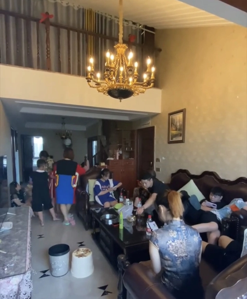 18 đứa cháu đến nhà chú nghỉ hè ăn hết hơn 10kg gạo một ngày - 3