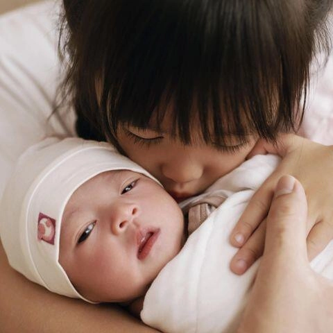 2 hậu duệ xinh chuẩn tiểu thư của tập đoàn nhựa nhà ông cao thắng chung một khung hình winnie rất ra dáng chị cả - 1