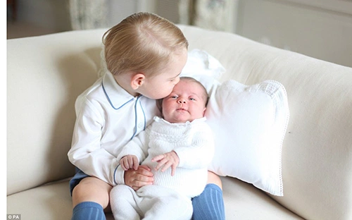 25 năm hoàng gia anh mới có tiểu công chúa đẹp tuyệt trần là bé gái sớm nhất được thừa kế ngai vàng - 4