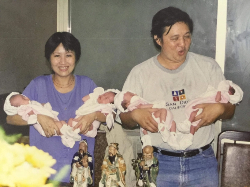 4 chị em sinh tư ở tphcm gây sốt mạng tiết lộ tuổi thơ dữ dội - 1