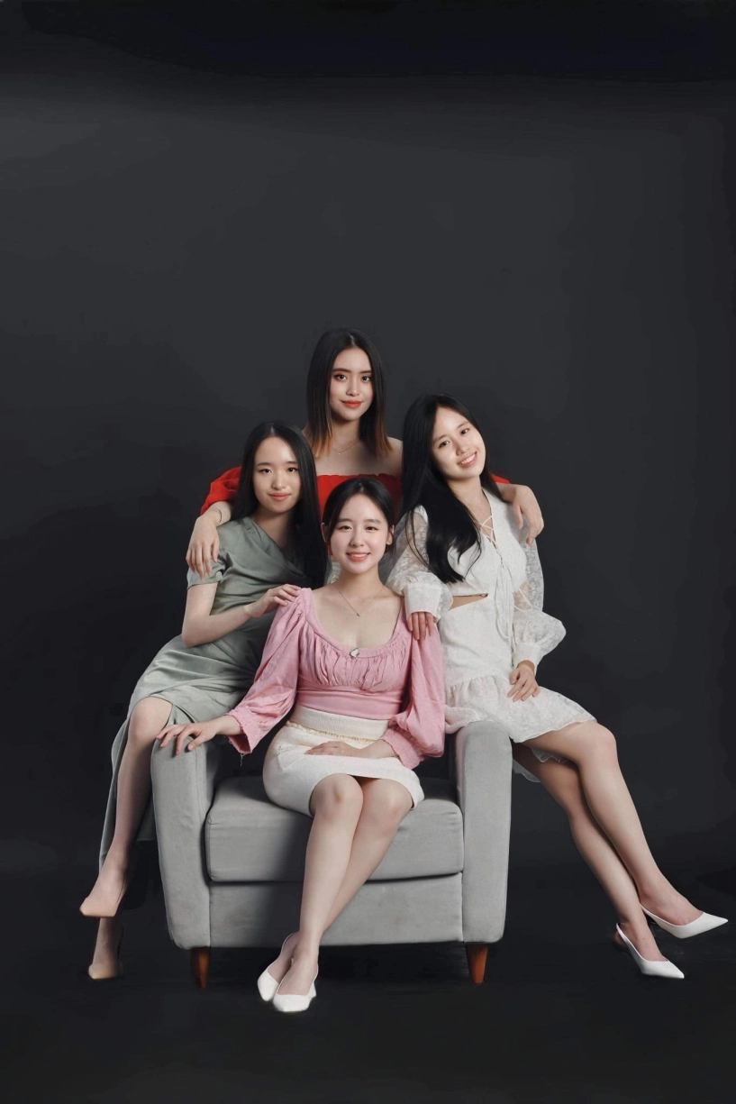 4 chị em sinh tư ở tphcm gây sốt mạng tiết lộ tuổi thơ dữ dội - 3
