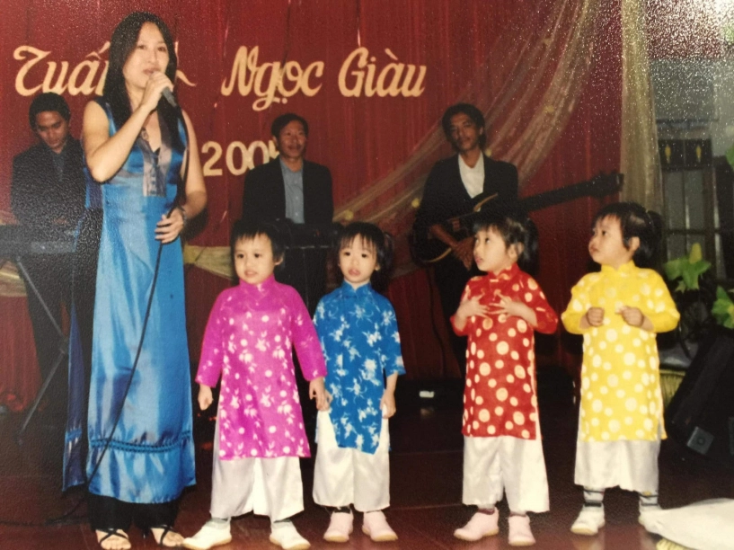 4 chị em sinh tư ở tphcm gây sốt mạng tiết lộ tuổi thơ dữ dội - 4