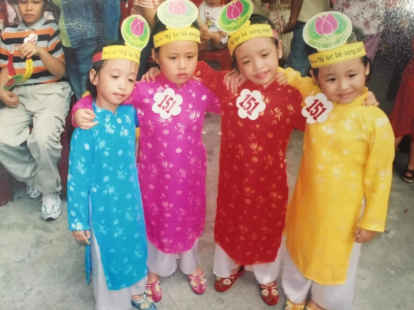 4 chị em sinh tư ở tphcm gây sốt mạng tiết lộ tuổi thơ dữ dội - 6