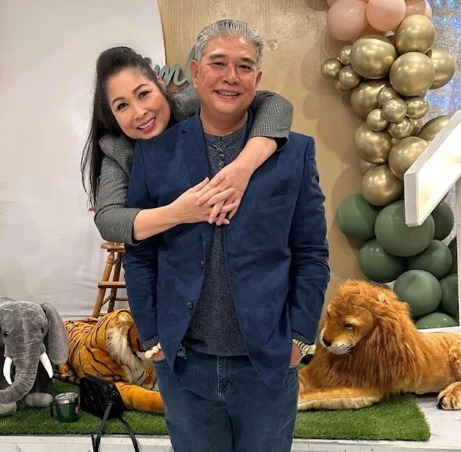 41 tuổi sinh con thứ 3 sau khi yêu lại người cũ nsnd hồng vân giờ59 tuổi nuôi dạy con gái út như chị với em - 2