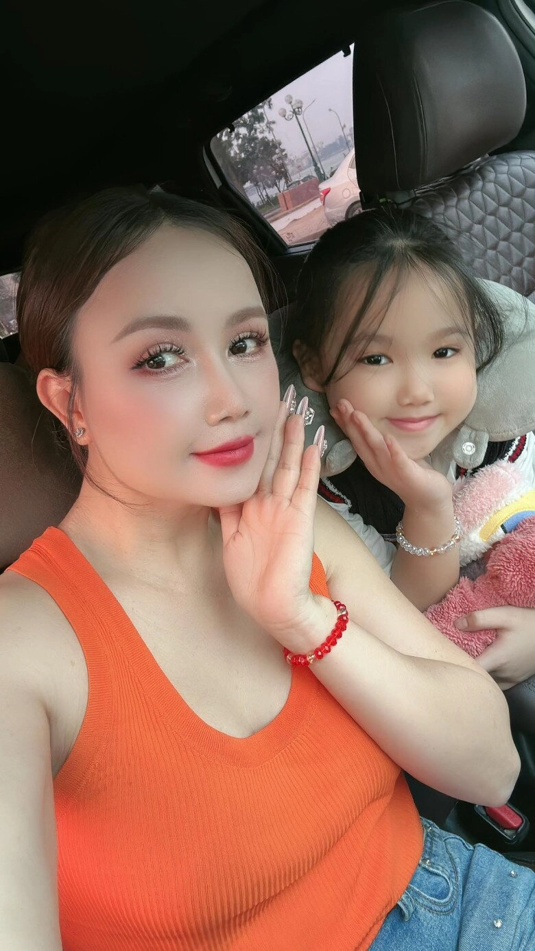 41 tuổi sinh con với chồng thứ 4 dv hoàng yến giờ 50tuổi lại trẻ ra làm mẹ đơn thân nuôi con gái xinh như thiên thần - 2