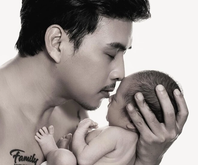 42tuổi mới có con đầu lòng hồ quang hiếu chăm con râu mọc dài không buồn cạo mạc văn khoa thảm hơn - 1