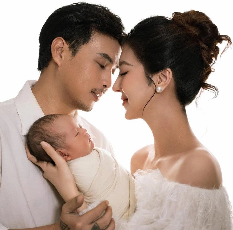 42tuổi mới có con đầu lòng hồ quang hiếu chăm con râu mọc dài không buồn cạo mạc văn khoa thảm hơn - 2
