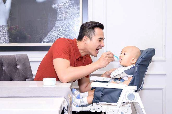 8 năm ròng rã tìm con thanh duy u40 lên chức bố bỉm sữa khéo phụ vợ kha ly chăm ái nữ - 6