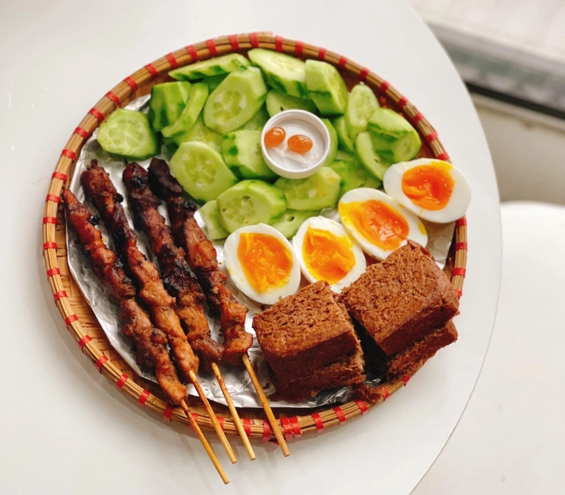 9x đảm đang chỉ việc vào bếp nấu nướng còn dọn dẹp đã có chồng lo bố đẻ còn bất ngờ vì con gái nấu ăn ngon - 3