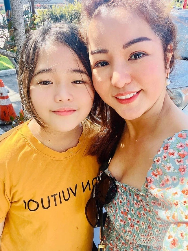 Á hậu việt có 3 biệt thự ở mỹ đặt tên cho con gái vừa hay vừa ý nghĩa cô bé giờ 13 tuổi y như tên gọi - 1