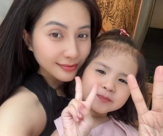 Á khôi sinh viên 23 tuổi làm single mom bị bạn trai cũ bùng trợ cấp 5 triệutháng nhìn con đi học ngồi một góc mà thương - 1