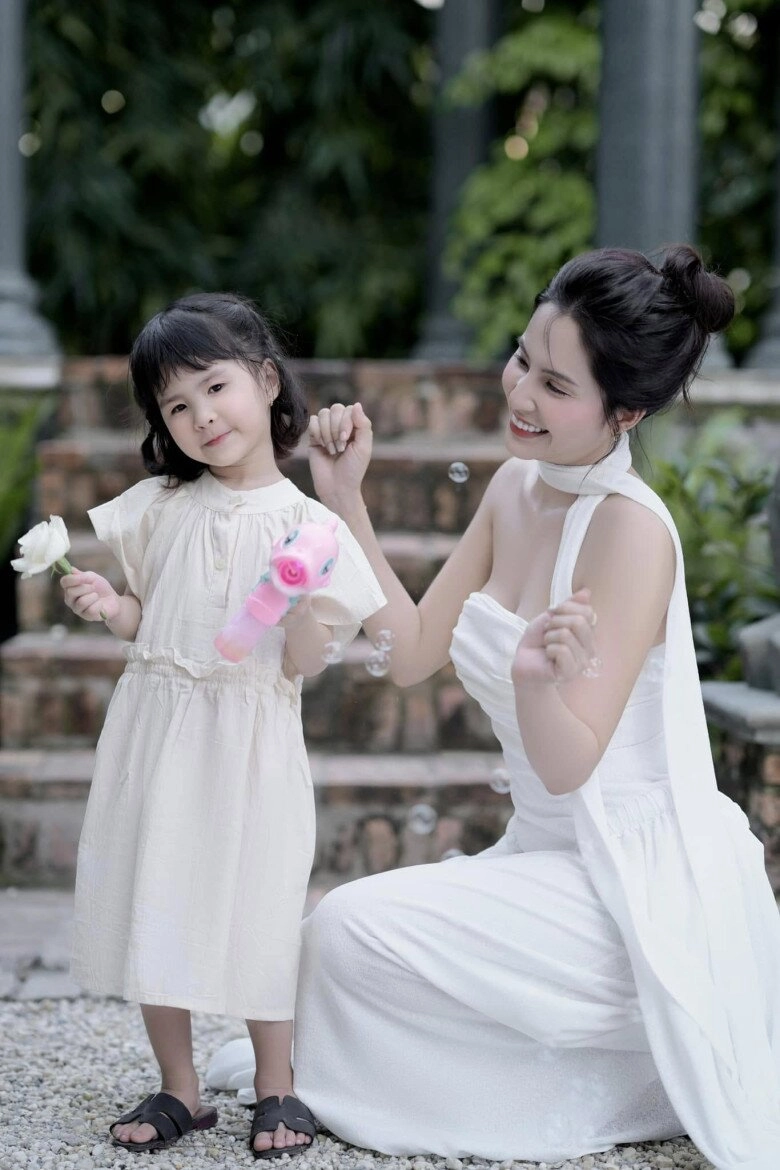 Á khôi sinh viên 23 tuổi làm single mom bị bạn trai cũ bùng trợ cấp 5 triệutháng nhìn con đi học ngồi một góc mà thương - 4