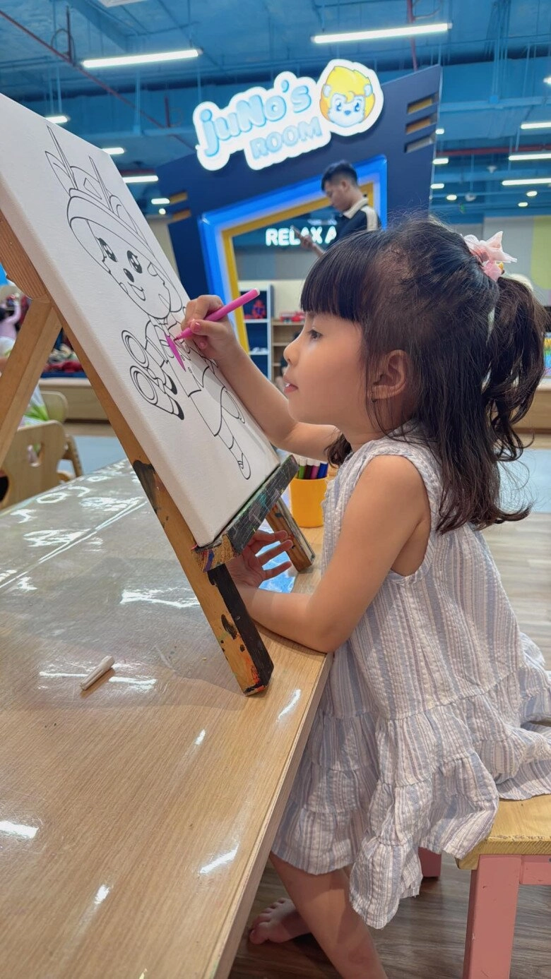 Á khôi sinh viên 23 tuổi làm single mom bị bạn trai cũ bùng trợ cấp 5 triệutháng nhìn con đi học ngồi một góc mà thương - 6