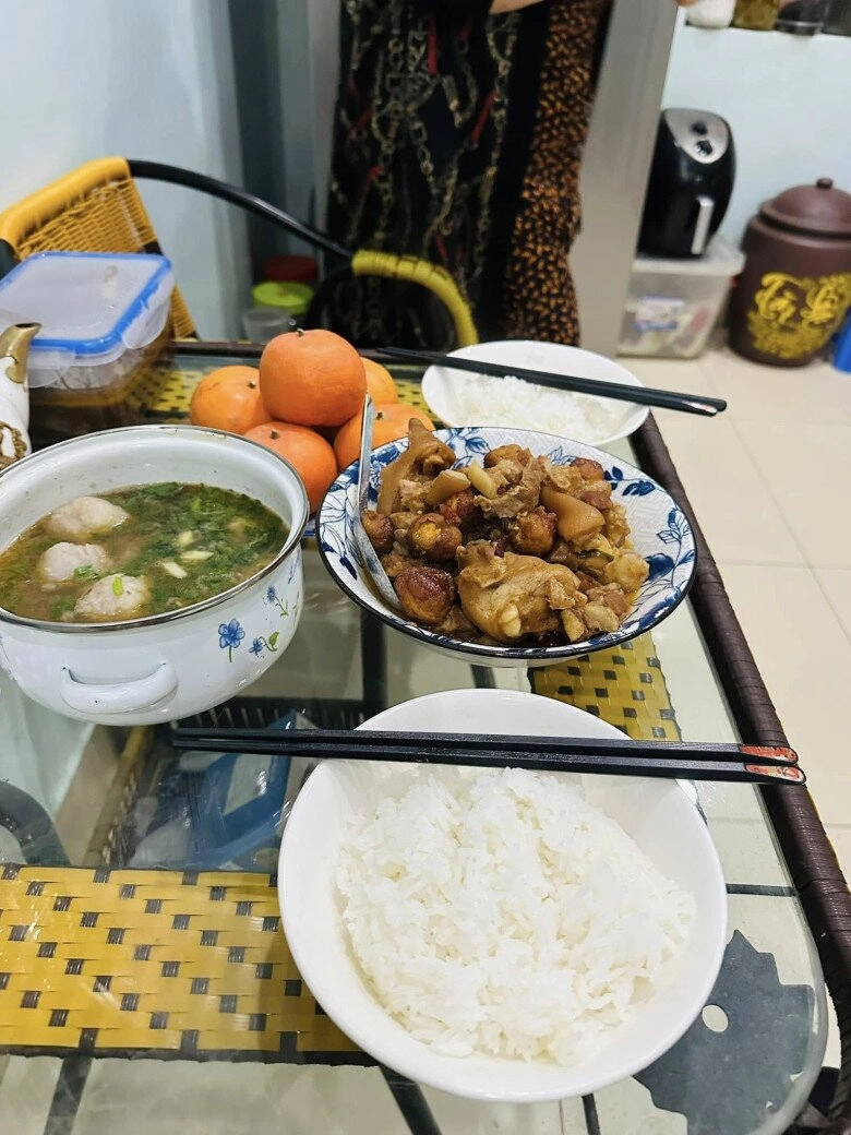 Ấm lòng bữa cơm mẹ ruột nấu cho thu phượng chẳng sơn hào hải vị mà thật quý giá - 3