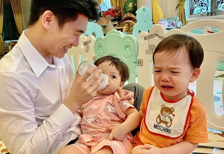 Anh chồng đỗ mỹ linh gác việc nghìn tỷ đi chơi cùng con chuẩn bố đơn thân vừa giàu vừa đảm - 2