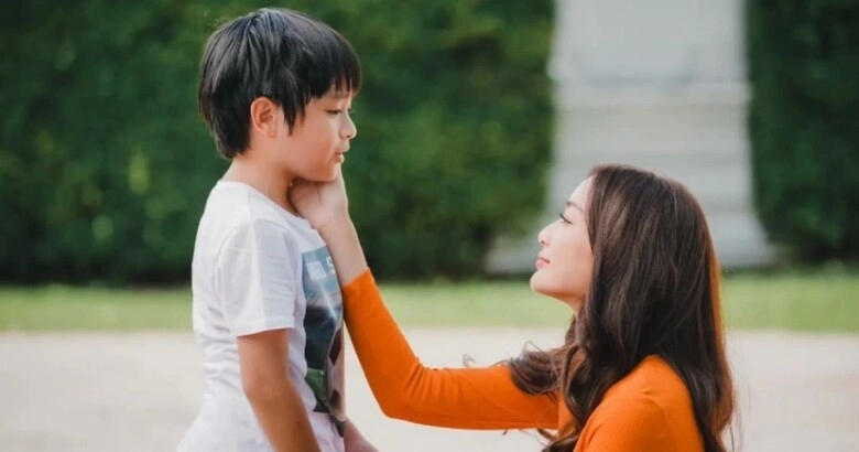 Anh hàng xóm bỗng ghé nhà rồi đưa xấp tiền 20 triệu còn xưng bố với con trai khiến tôi hoang mang - 2