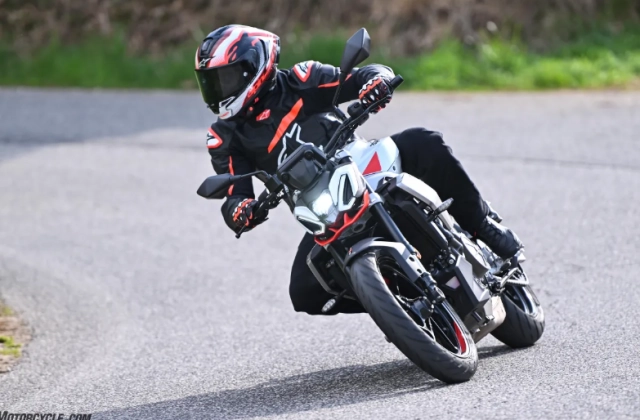 Aprilia tuono 457 2026 có thực sự là mảnh ghép hoàn hảo cho người mới vào cuộc chơi naked bike - 3