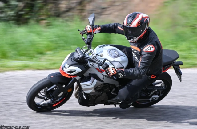 Aprilia tuono 457 2026 có thực sự là mảnh ghép hoàn hảo cho người mới vào cuộc chơi naked bike - 7