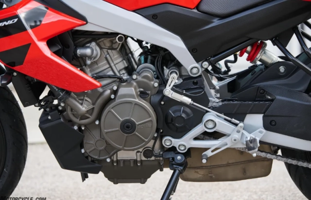 Aprilia tuono 457 2026 có thực sự là mảnh ghép hoàn hảo cho người mới vào cuộc chơi naked bike - 11