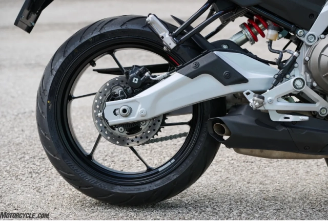 Aprilia tuono 457 2026 có thực sự là mảnh ghép hoàn hảo cho người mới vào cuộc chơi naked bike - 16