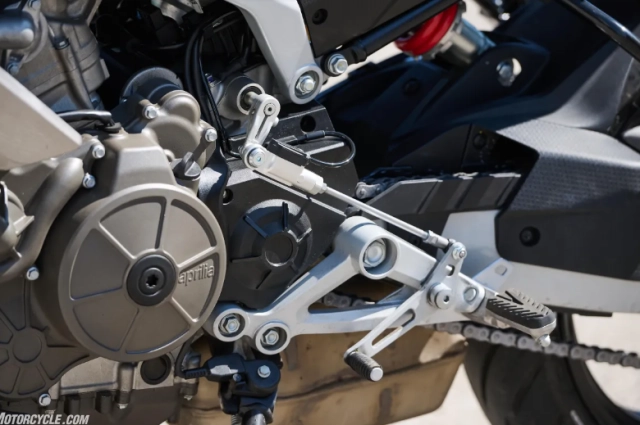 Aprilia tuono 457 2026 có thực sự là mảnh ghép hoàn hảo cho người mới vào cuộc chơi naked bike - 22