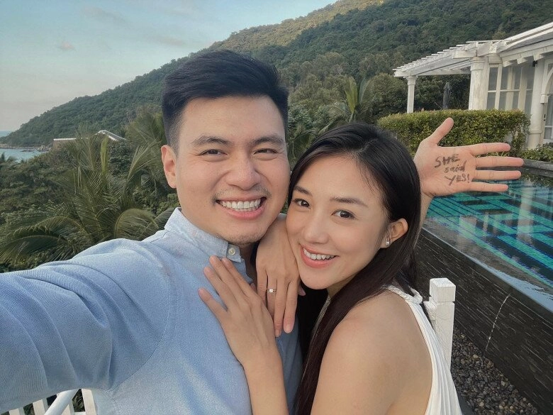 Bà mẹ đưa con đi khu vui chơi về nhà xem ảnh giật mình vì vô tình ngồi cạnh em bé nổi tiếng nhất mxh việt nam - 6