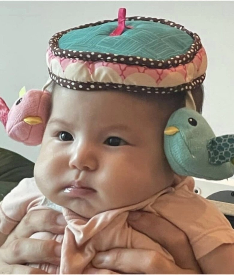 Bà mẹ đưa con đi khu vui chơi về nhà xem ảnh giật mình vì vô tình ngồi cạnh em bé nổi tiếng nhất mxh việt nam - 18