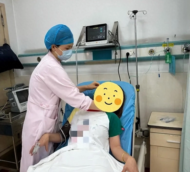 Bà mẹ tay chân co giật nhập viện cấp cứu vì dạy con làm bài tập hè - 1