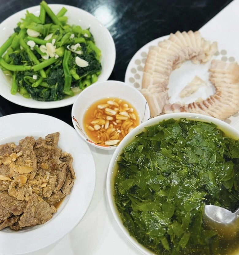 bà trùm chân dài miền bắc và chồng chênh lệch ngoại hình nhưng nhìn mâm cơm là biết lấy đúng người - 2