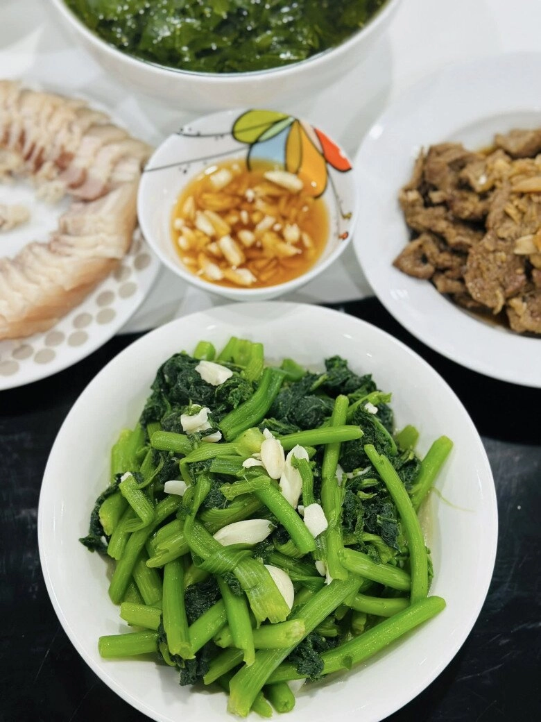 bà trùm chân dài miền bắc và chồng chênh lệch ngoại hình nhưng nhìn mâm cơm là biết lấy đúng người - 3