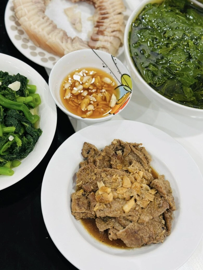 bà trùm chân dài miền bắc và chồng chênh lệch ngoại hình nhưng nhìn mâm cơm là biết lấy đúng người - 4