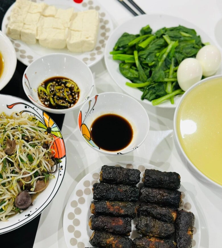 bà trùm chân dài miền bắc và chồng chênh lệch ngoại hình nhưng nhìn mâm cơm là biết lấy đúng người - 10