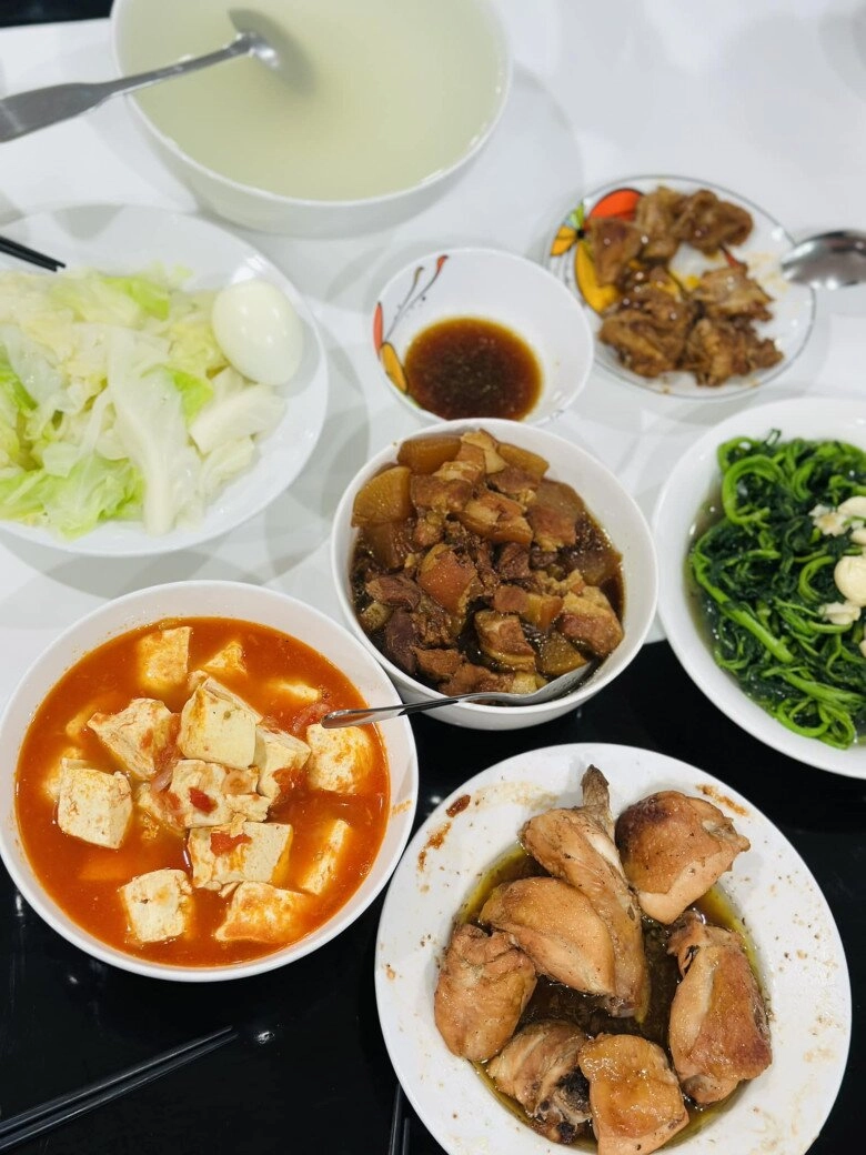 bà trùm chân dài miền bắc và chồng chênh lệch ngoại hình nhưng nhìn mâm cơm là biết lấy đúng người - 11