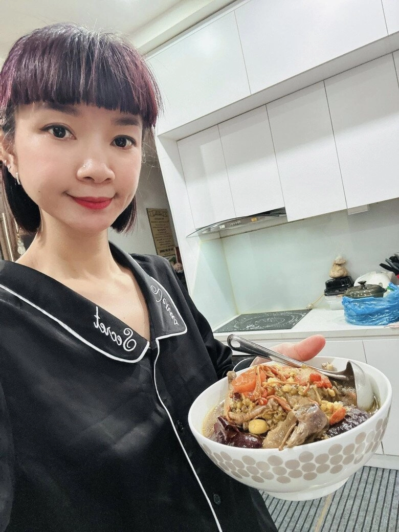 bà trùm chân dài miền bắc và chồng chênh lệch ngoại hình nhưng nhìn mâm cơm là biết lấy đúng người - 12