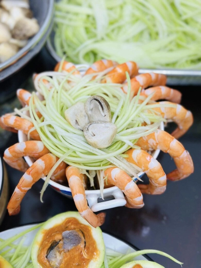 bà trùm chân dài miền bắc và chồng chênh lệch ngoại hình nhưng nhìn mâm cơm là biết lấy đúng người - 19