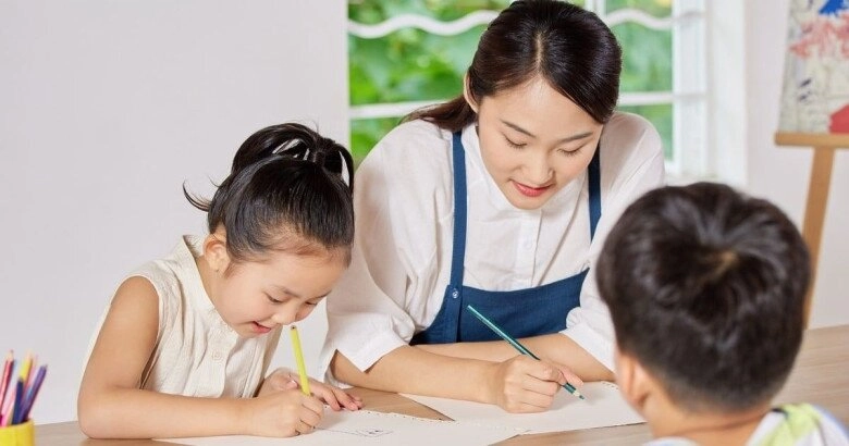 Bài tập viết chữ của học sinh lớp 1 khiến cô giáo muốn bỏ nghề dân tình cười ra nước mắt - 17